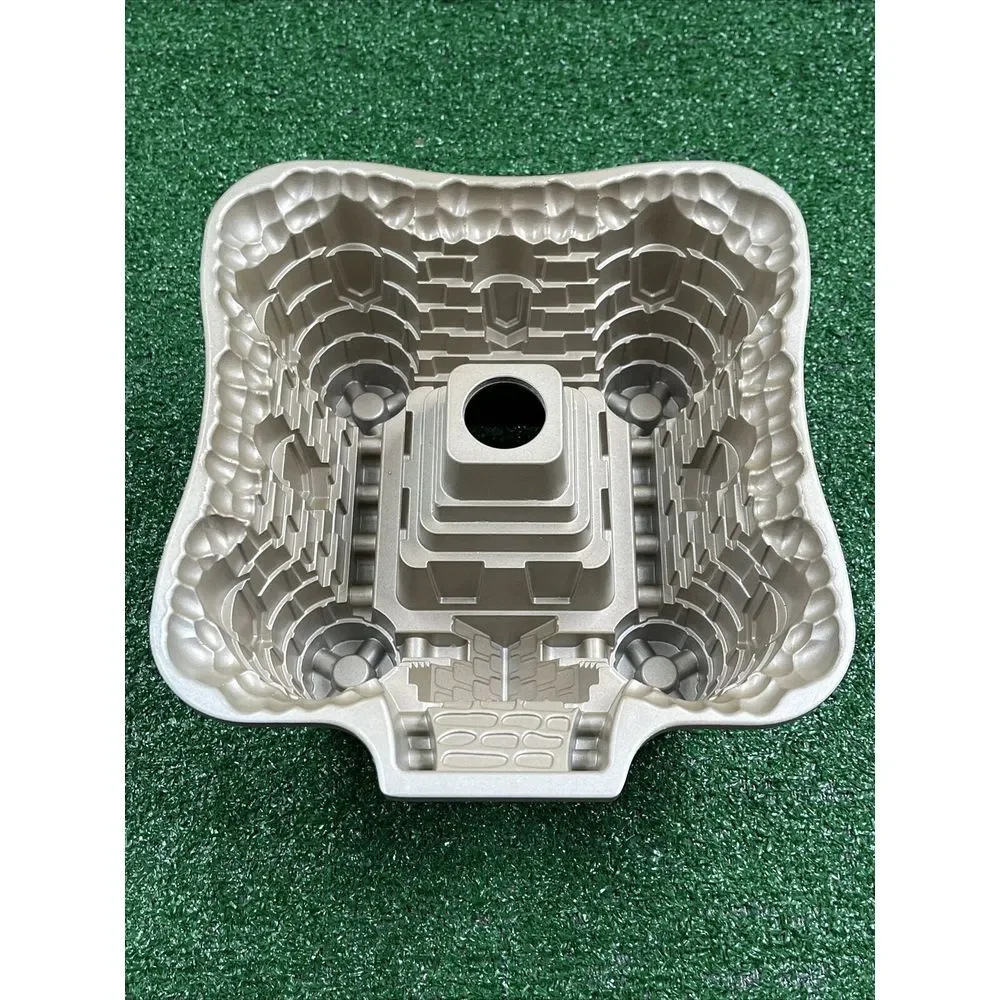 Nordic Ware‎ Williams-Sonoma Sandcastle Bundt Cake Mold Pan Cast Aluminum 10 Cup